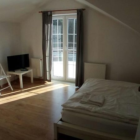 Dworek Poznan Bed & Breakfast ภายนอก รูปภาพ