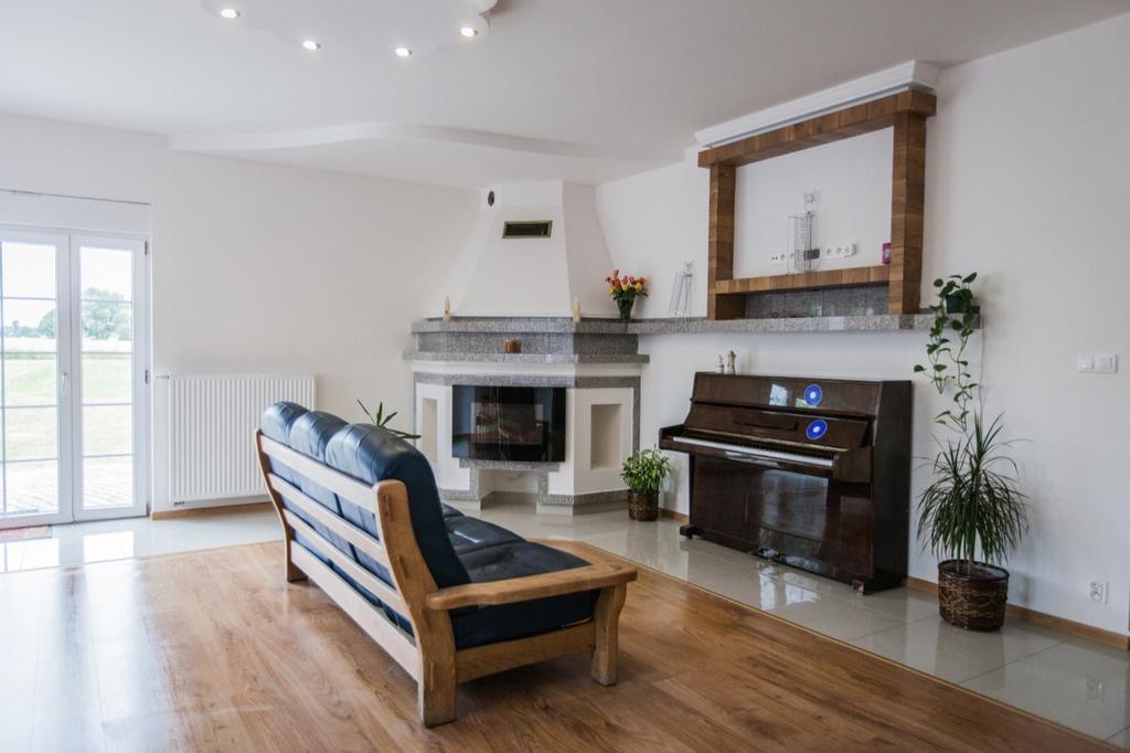 Dworek Poznan Bed & Breakfast ภายนอก รูปภาพ