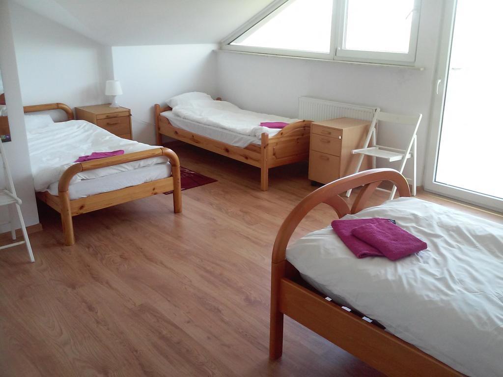 Dworek Poznan Bed & Breakfast ภายนอก รูปภาพ