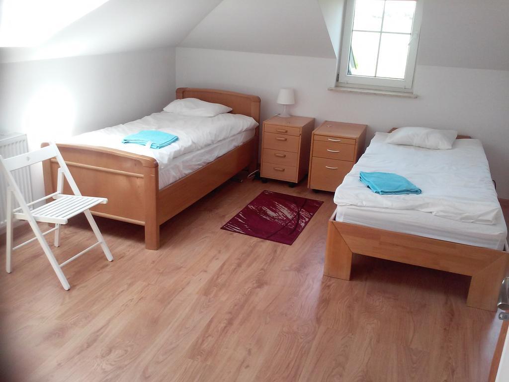 Dworek Poznan Bed & Breakfast ภายนอก รูปภาพ