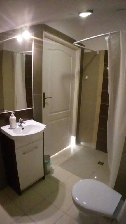 Dworek Poznan Bed & Breakfast ภายนอก รูปภาพ